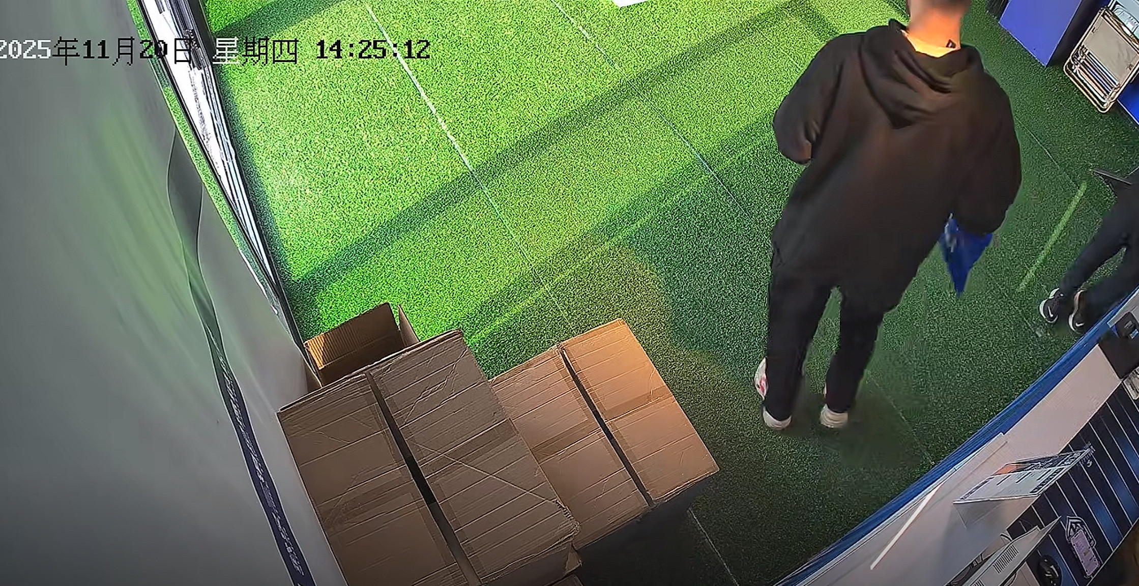 武汉三镇图多列社媒告别了，让我想起来之前刷到一个视频，图多列曾自己跑到球迷商