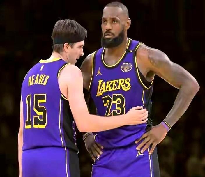 詹姆斯这个赛季大概率不会场均20+了原因是球权被东契奇、里夫斯甚至艾顿分走，