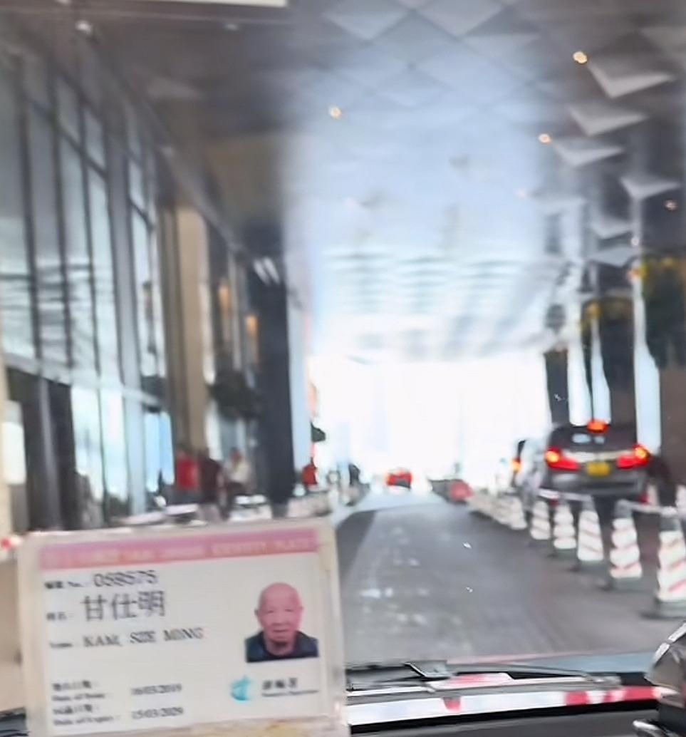 终于知道香港那边的就业环境为何如此宽松了，满大街满头白发的老人，他们正是闯的年纪