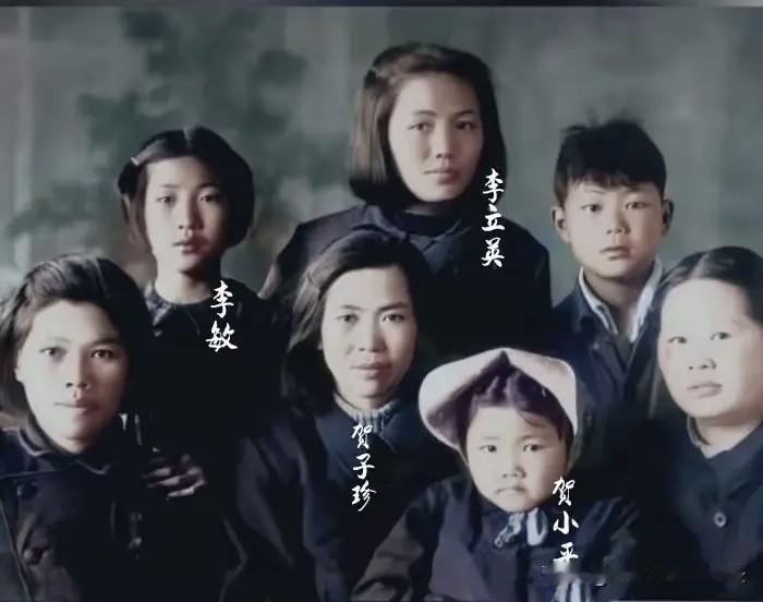 1947年，贺子珍与女儿李敏在哈尔滨与嫂子李立英、侄女贺小平相聚在一起。