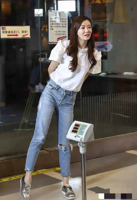 熊黛林，身高178cm，如今越来越年轻，即清纯又高级，好美啊！有人要后悔了吧！