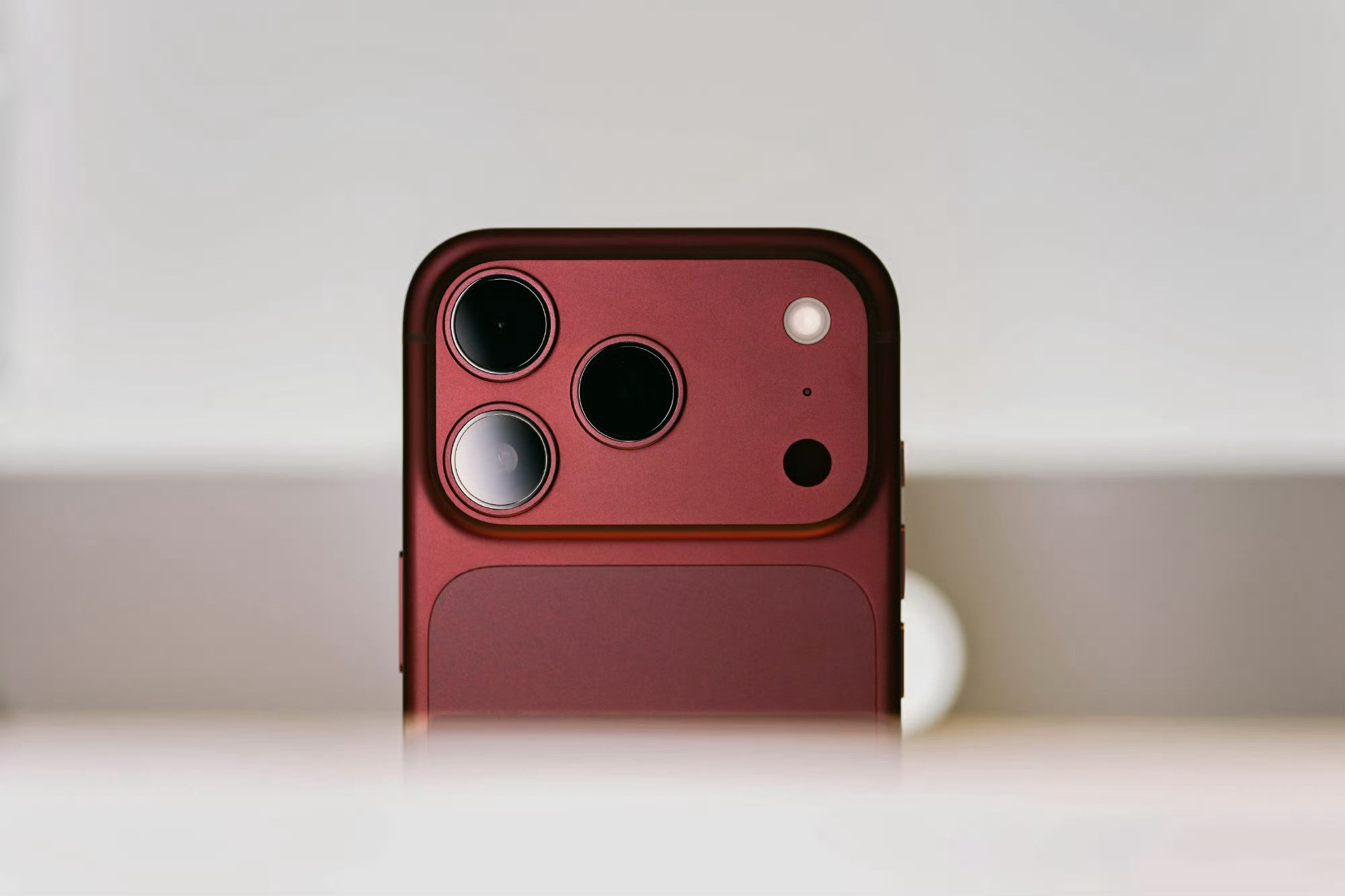 iPhone18Pro系列的续航实测出炉，呈现“日常惊喜、游戏分化”的两极表现，ProMax靠大电池