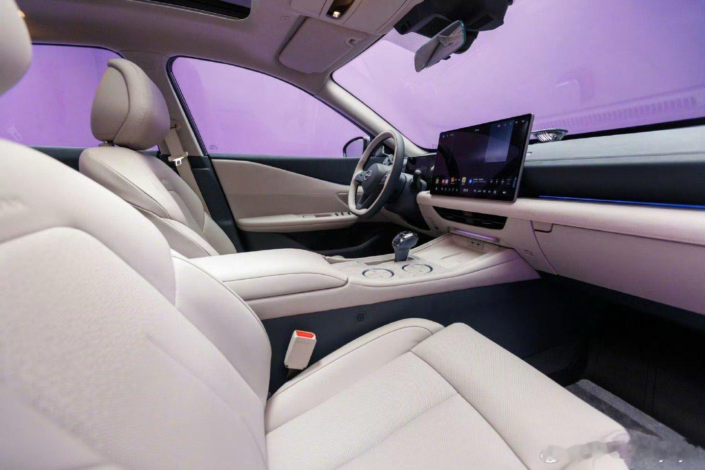 天籁·鸿蒙座舱的细节配置太贴心了没想到天籁·鸿蒙座舱连小细节都做这么到位！居然有