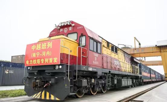 我认为，越南对我们依然保持着很大的戒心。比如，越南需要从中国进口大量电力，但为了