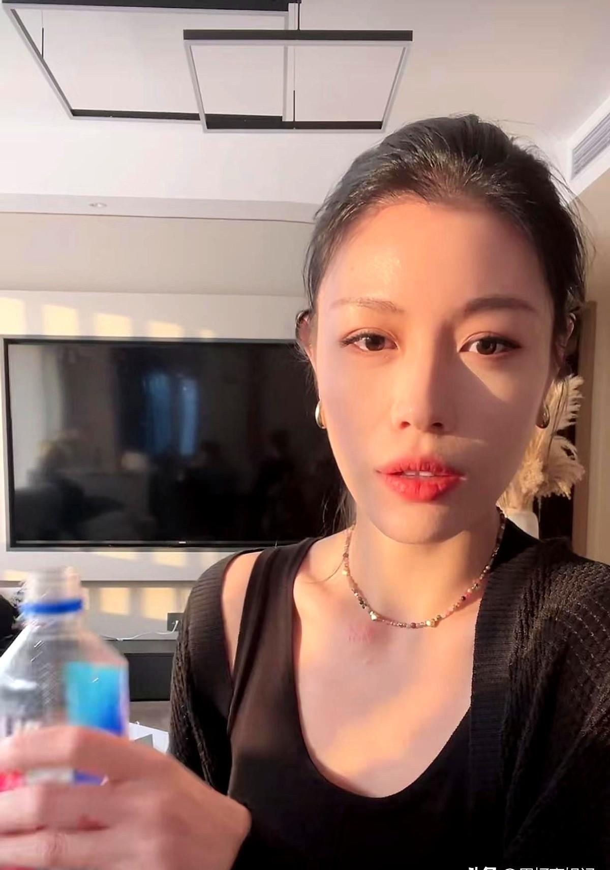 葛荟婕这波“掏心窝子”真的让人鼻子一酸！现在网上吵翻了：有人说她“没放下”—