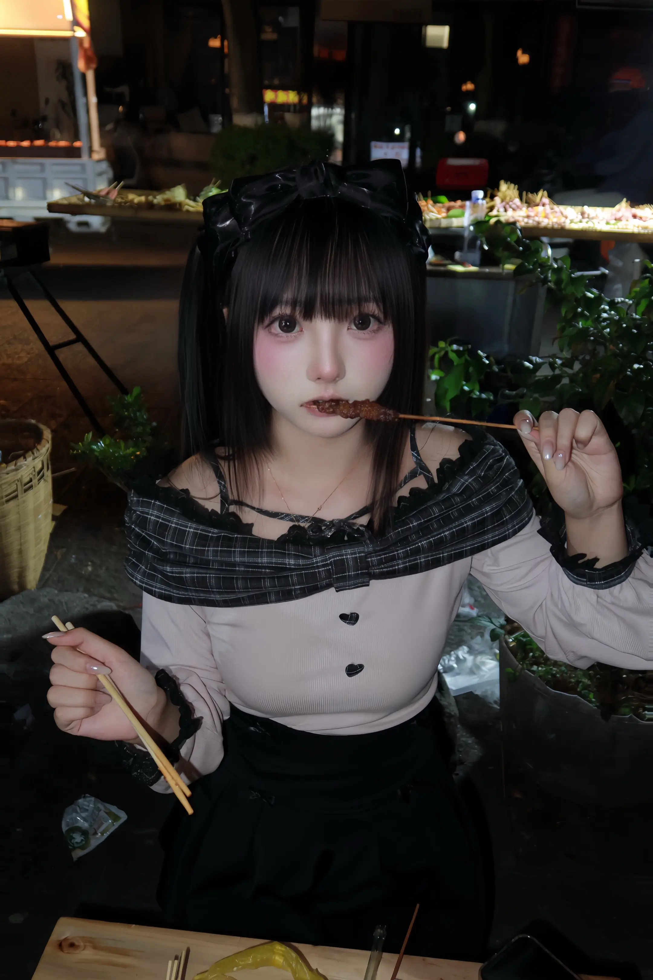 哥哥 如果是和你在一起的话 吃路边摊我也愿意呀