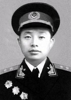 51年毛主席接见38军政委，初次握手问道：你这个人为什么这么瘦？1951年，毛主