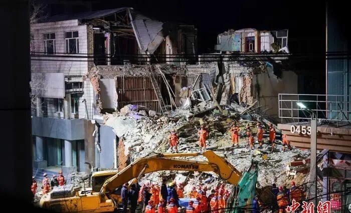 黑龙江海林一建筑物坍塌，直击救援现场：坍塌建筑物为3层，开有火锅店和歌厅29