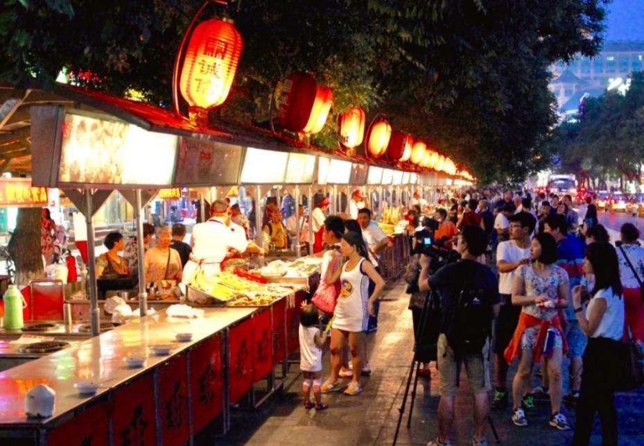 为什么明明知道大环境不好，生意不好做，还是有那么多人前赴后继地去摆摊开店？其