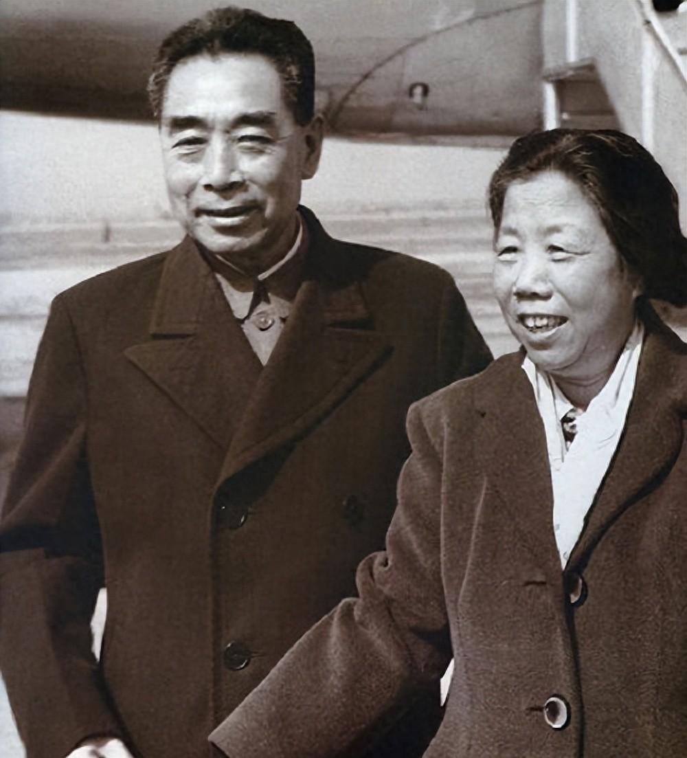 周恩来为何先后婉拒了名门千金与初恋情人，而最终选择与邓颖超共度一生？1919年