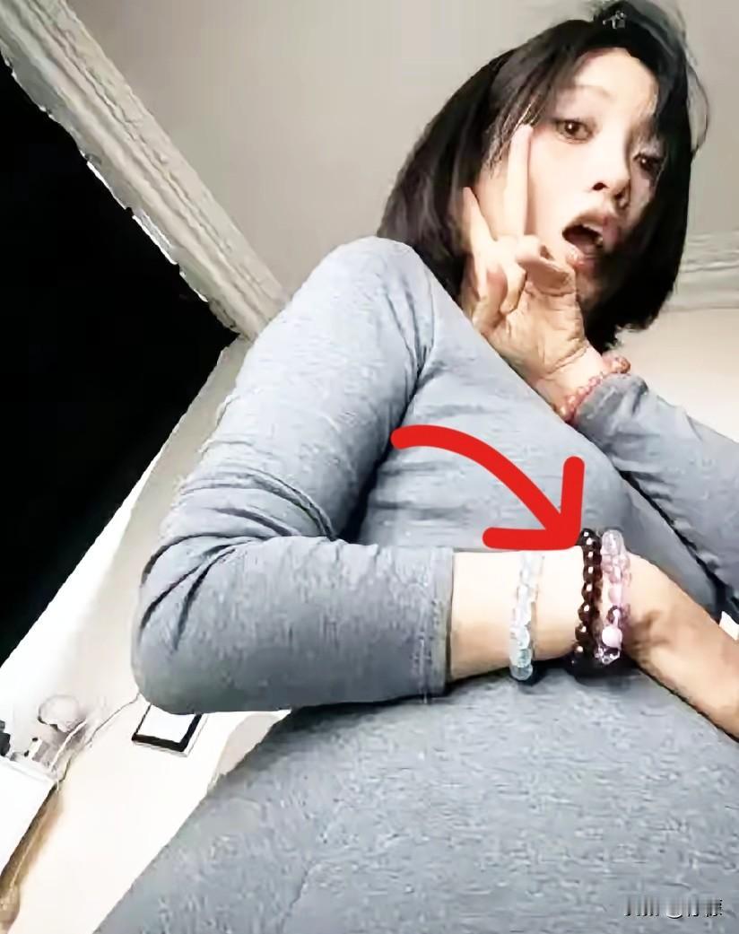 要么不生，因为滥情生不了了，所以高调宣称丁克；要么“中奖”，但不知道“奖”从