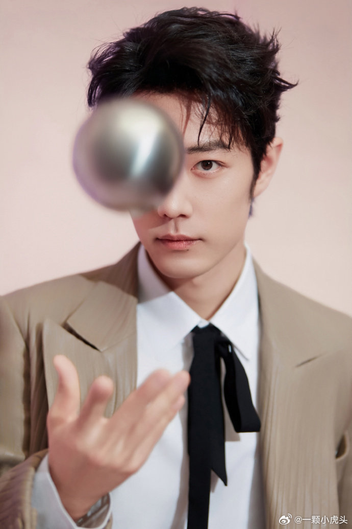 法越馨拍的肖战，极简轻奢的贵气，复古雅痞的气质！