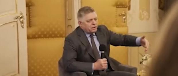 菲佐：“美国对待欧盟，就像对待一个不存在的东西”不光如此，菲佐还明确表示，欧