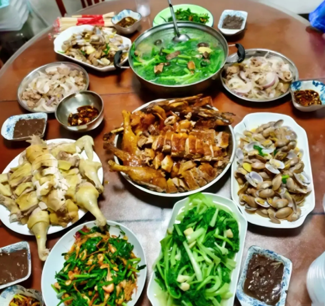 第一次到男朋友家吃饭，这一桌美食竟然上了三盘青菜，我算是重视吗？