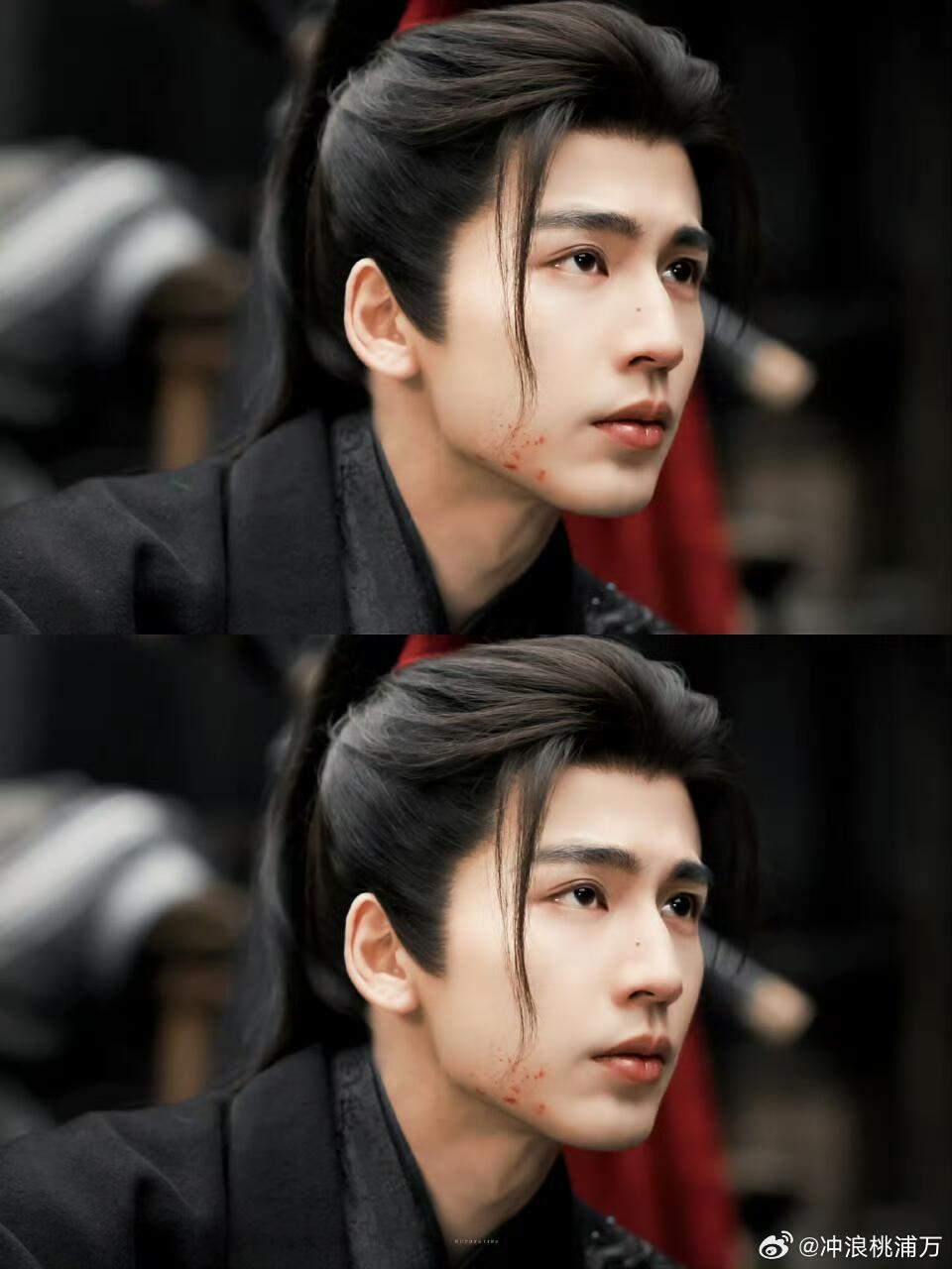 Ber张凌赫怎么看着都好好看～～～黑衣高马尾温柔眼