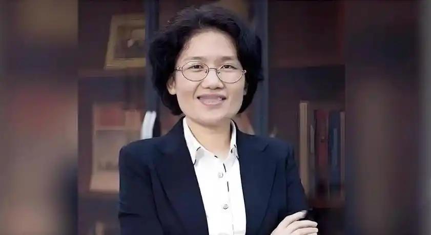 2004年任正非拍桌给何庭波定下芯片必做的死任务，当年华为和摩托罗拉的并购谈判突