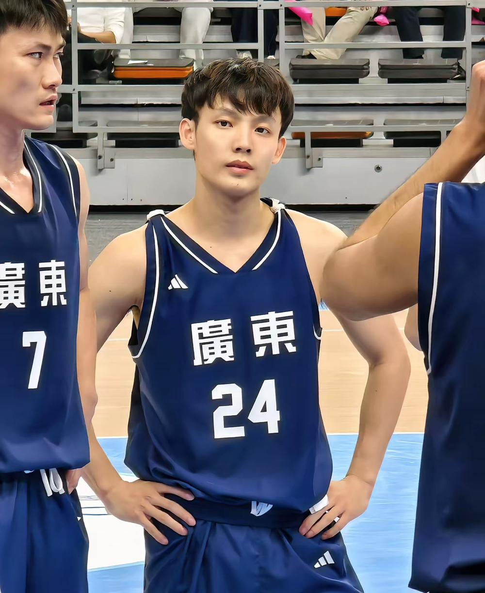 徐杰全运会杀疯了，国家队却仍无他的名字！这波操作，真让人心疼又费解！全运会决