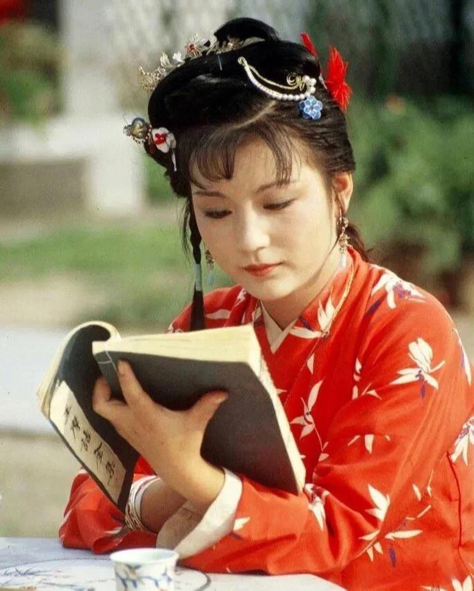 湘云为什么当了船妓？史湘云是金陵十二钗中的第五钗，是贾母的侄孙女，也是四大家族