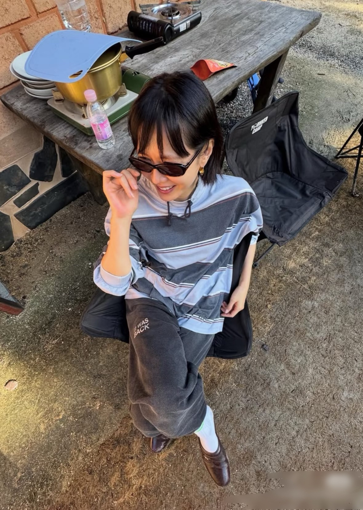 孙艺珍剪了齐刘海短发孙艺珍这个齐刘海短发也太显小了吧！43岁状态好到离谱，说是
