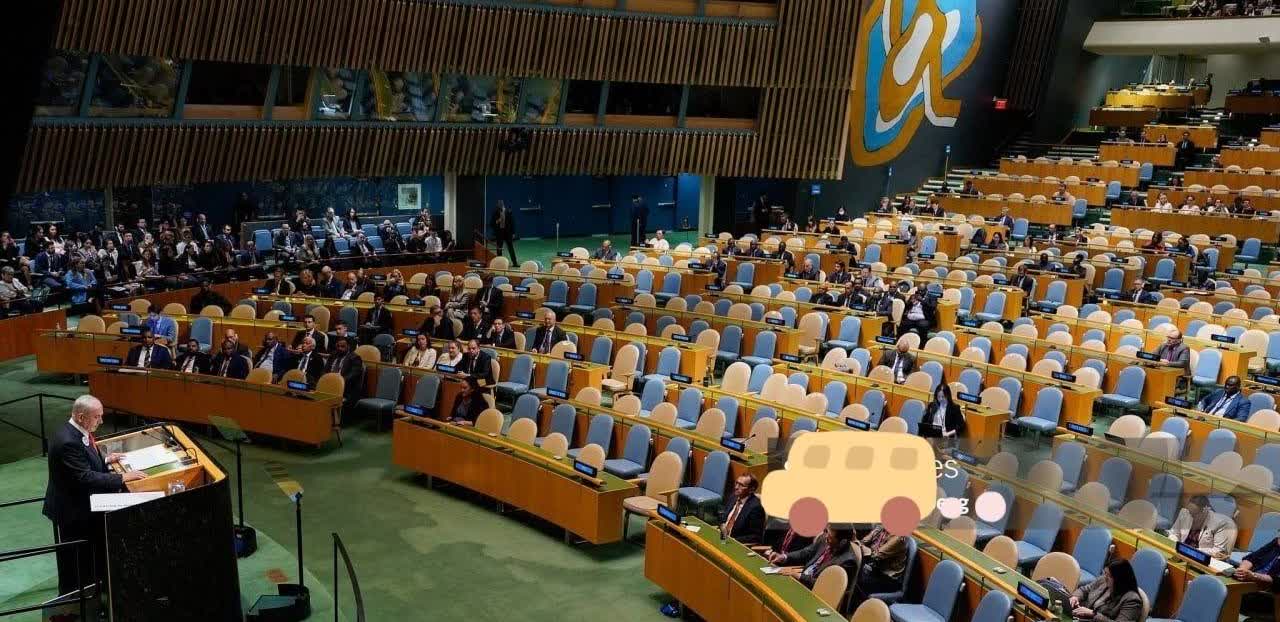 内塔尼亚胡和泽连斯基在联合国大会得到了一样的待遇，他即将开讲，在会的代表们纷纷离