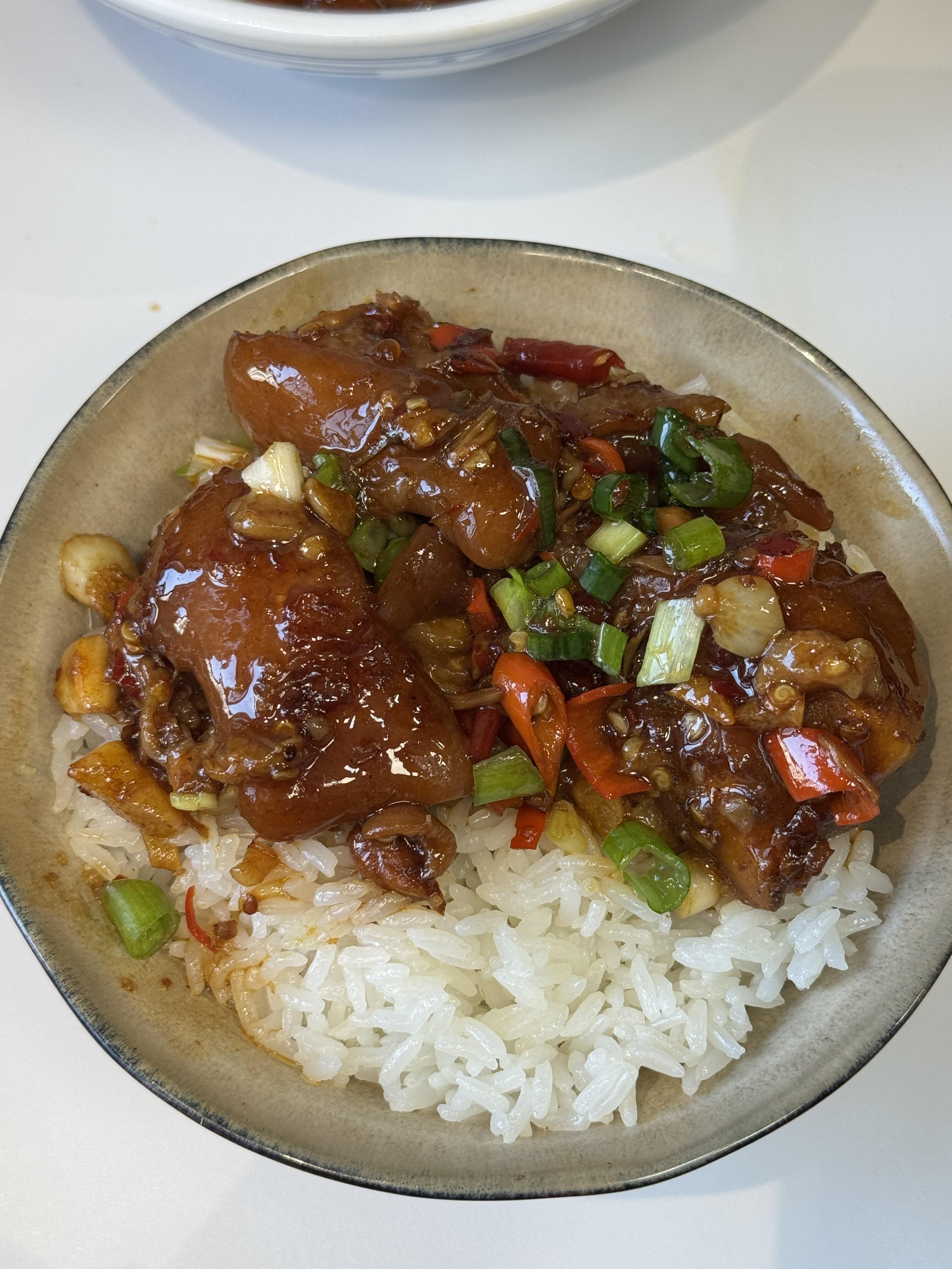 香辣猪脚｜一抿即化，香辣黏嘴，汤汁拌饭绝了家人们，这道香辣猪脚真的越吃越上头！