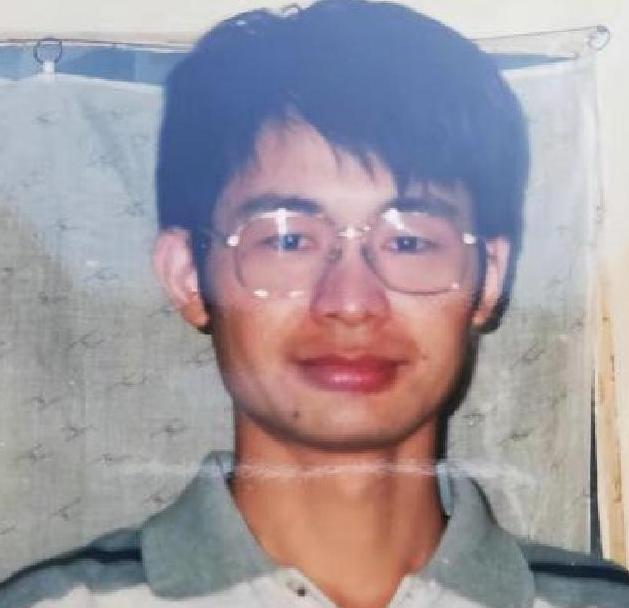 他是清华博士，因为遭人陷害不幸入狱，申诉无效之后，只能被迫的选择被羁押1200多