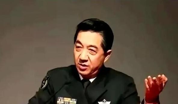 谢谢你张召忠！你真是伟大的预言家！2015年你就说过：“美国啥也不干，让东方大国
