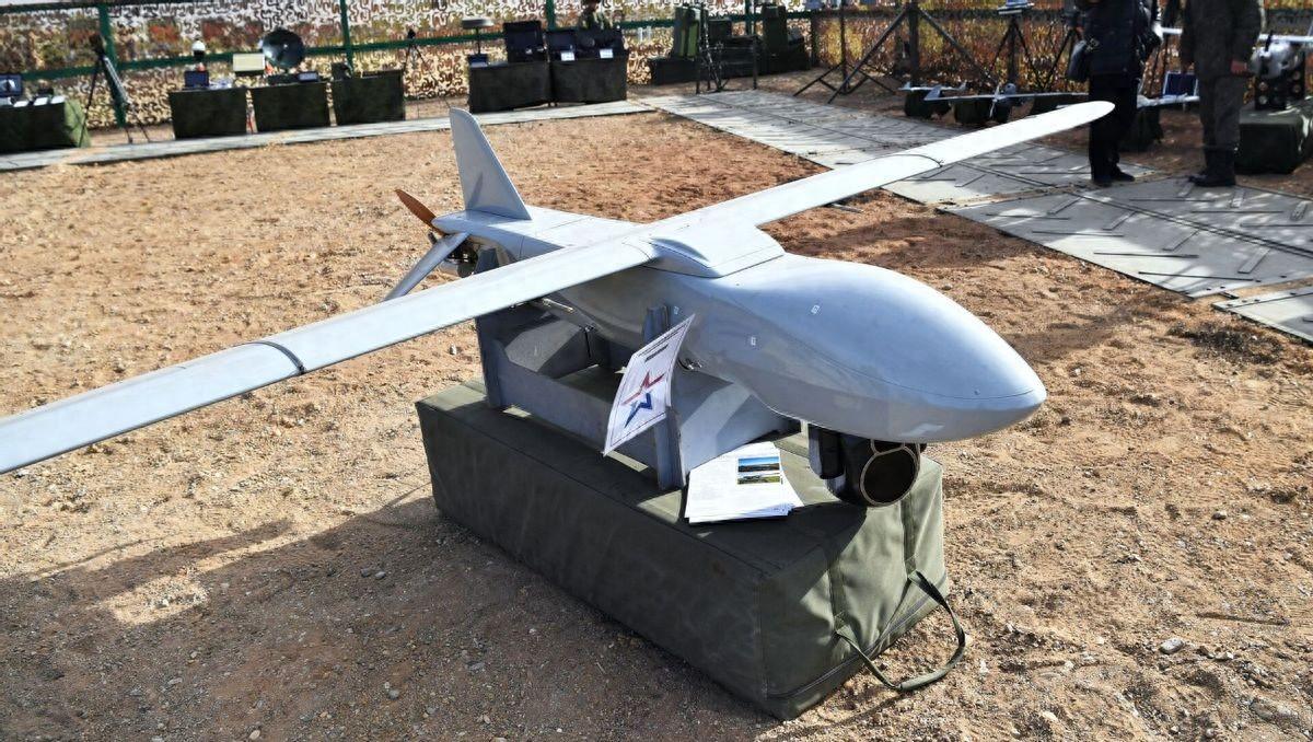 眼瞅着乌克兰前线那无人机攻防战打得火热朝天，谁知这热闹背后藏着中国这根粗壮的刺，