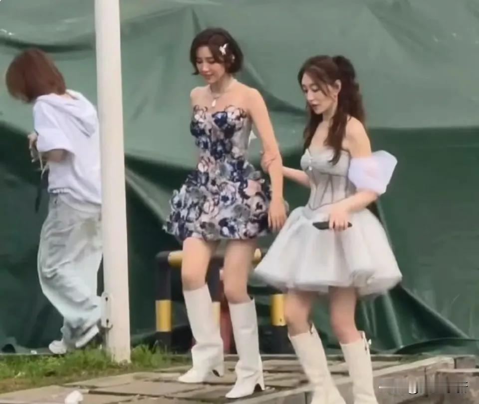 万万没想到李小冉唐艺昕同框比美竟完全分不出胜负刚看了《乘风2026》的最