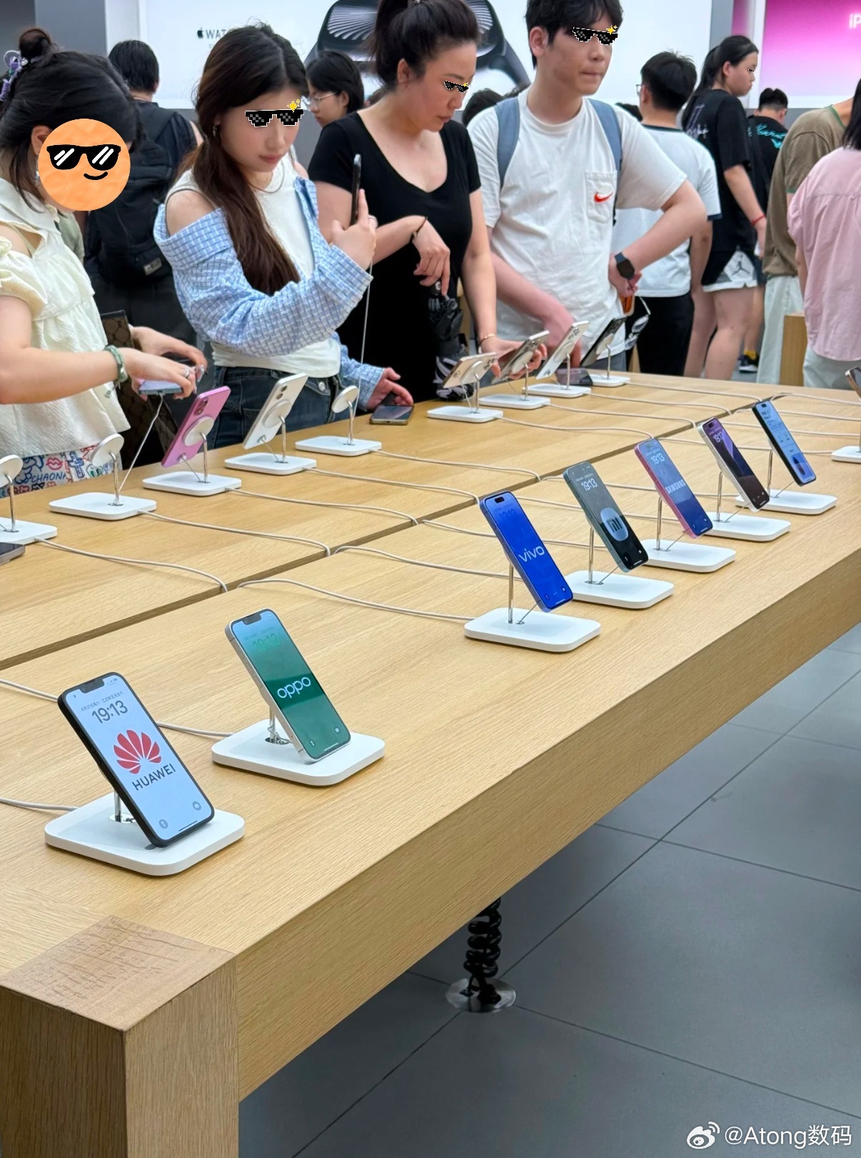 网友：嘻嘻[大笑]库克：不嘻嘻谁干的……iphoneiPhone​​