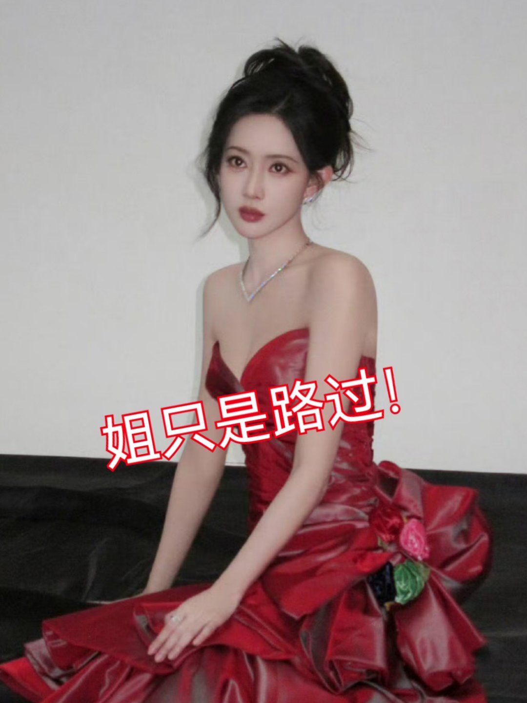 孟子义从全世界的战斗中路过李荣浩和单依纯的版权问题牵扯到了躺平的孟子义。网友