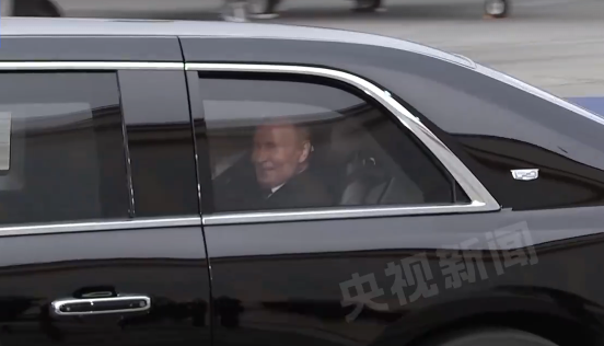 特朗普这个铁憨憨果然还是被普大帝给“忽悠瘸了”，因为普大帝去阿拉斯加压根就不是去