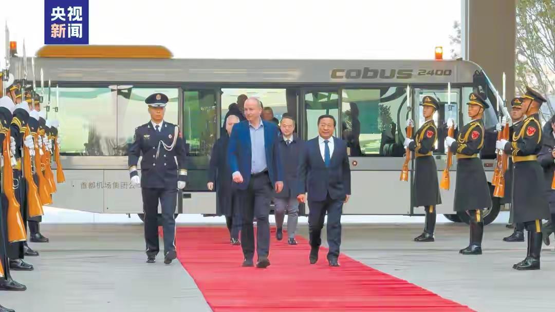 1月5日上午，中方在人民大会堂会见来华进行正式访问的爱尔兰总理马丁。不过，新闻稿