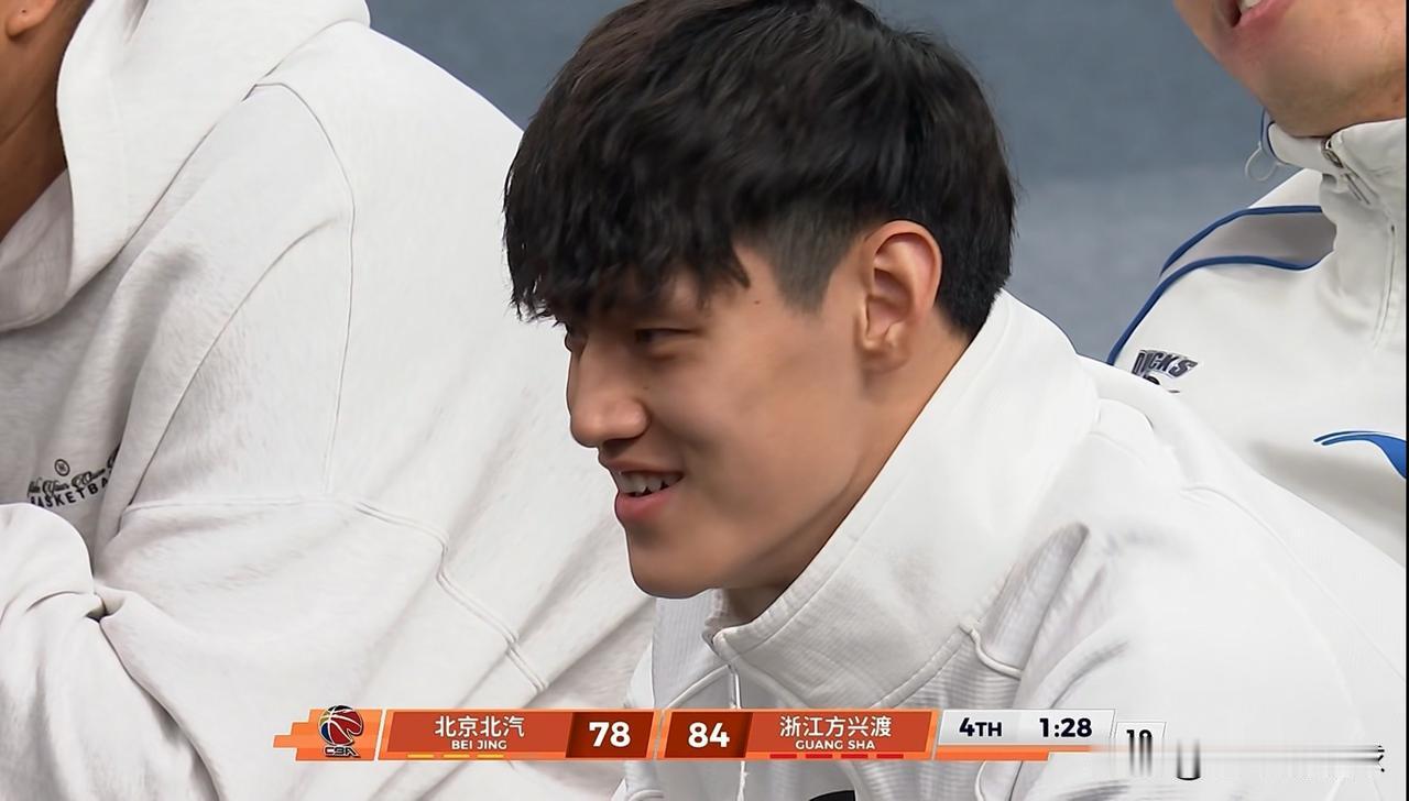 在今天北京北汽主场迎战浙江方兴渡的比赛中，发生了让人瞠目结舌的一幕。当时距离全场