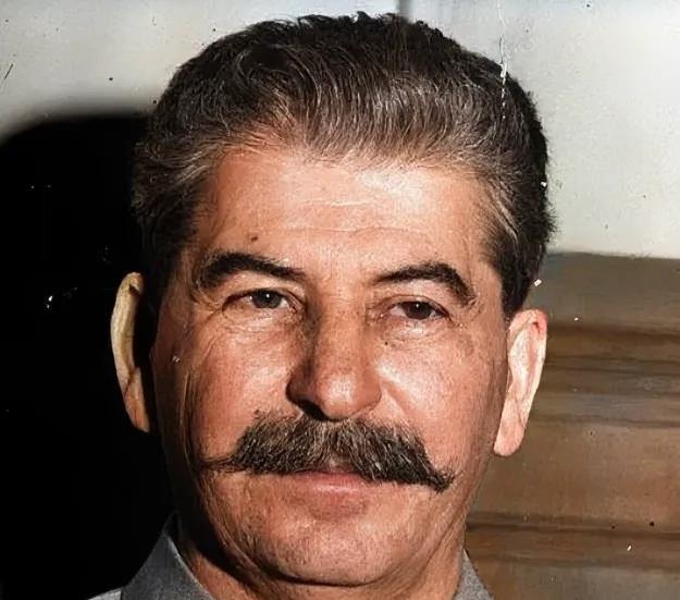 1941年，日本偷袭了珍珠港后，斯大林兴奋地跳了起来，说道“太好了，这群黄皮猴子