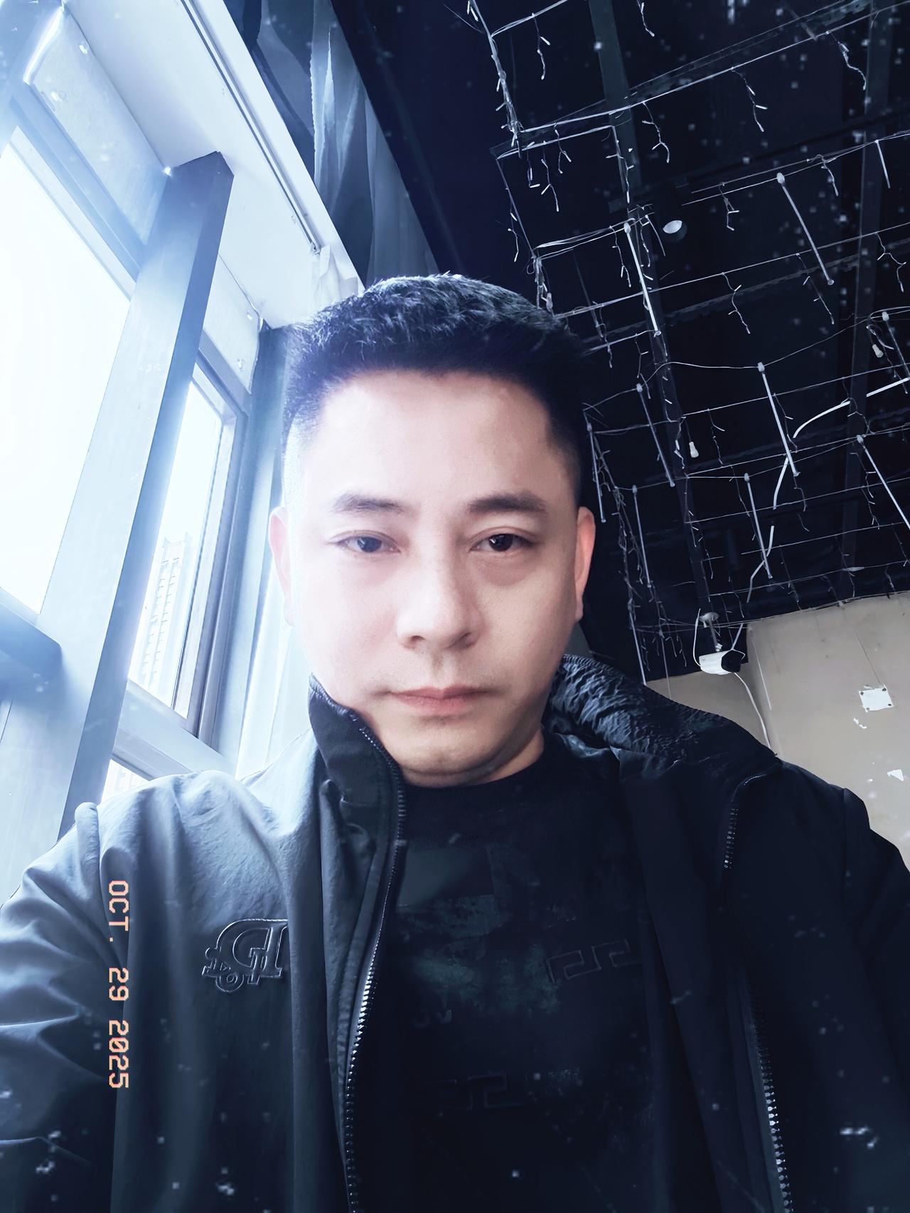 美国《纽约时报》发文指出，特朗普政府对中方发起的关税战完全得不偿失，不仅没捞到预