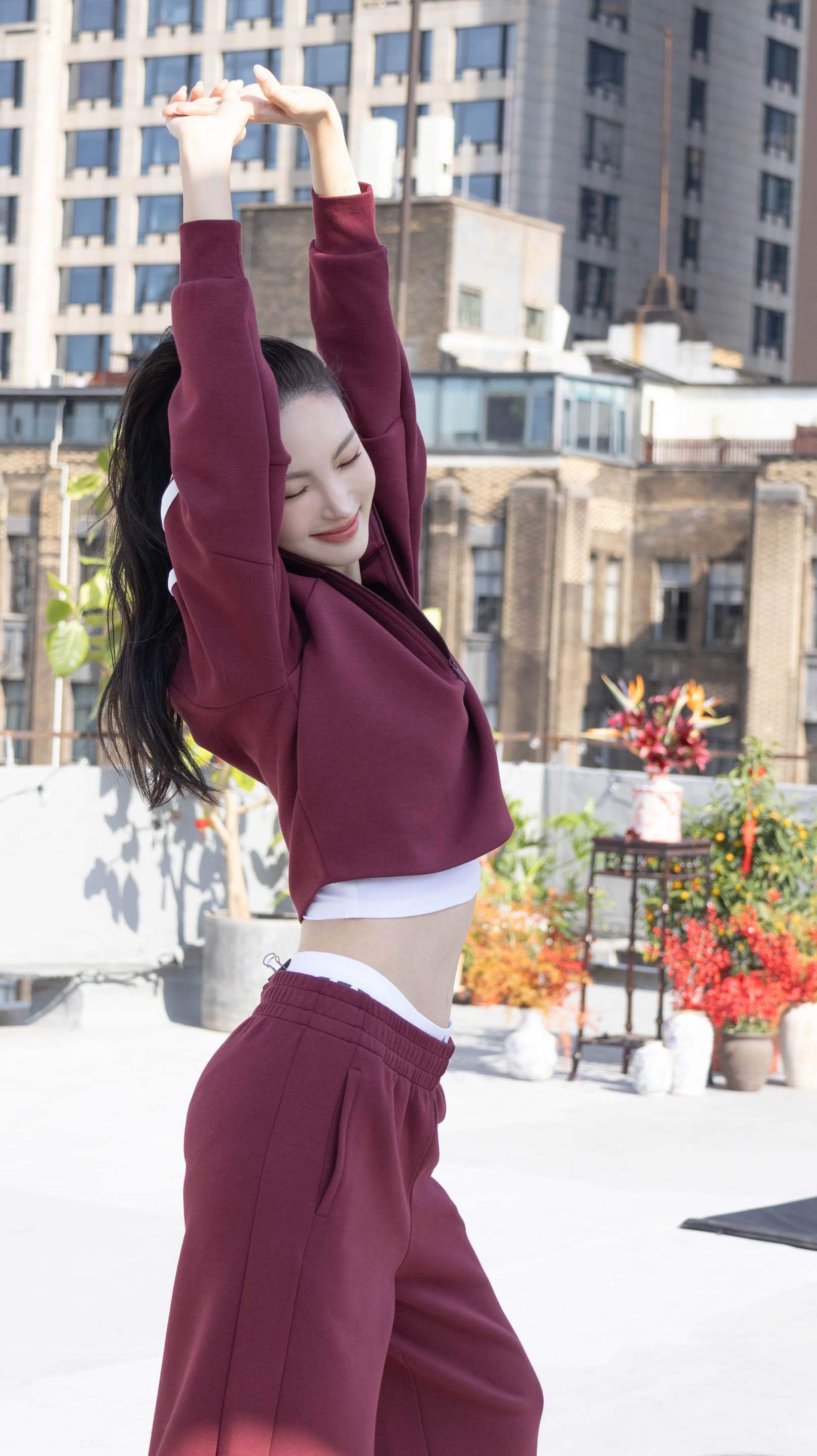 1.金晨平时为了身材很少吃饭，在节目上吃是没办法，而少吃饭的结果就是内分泌失调、