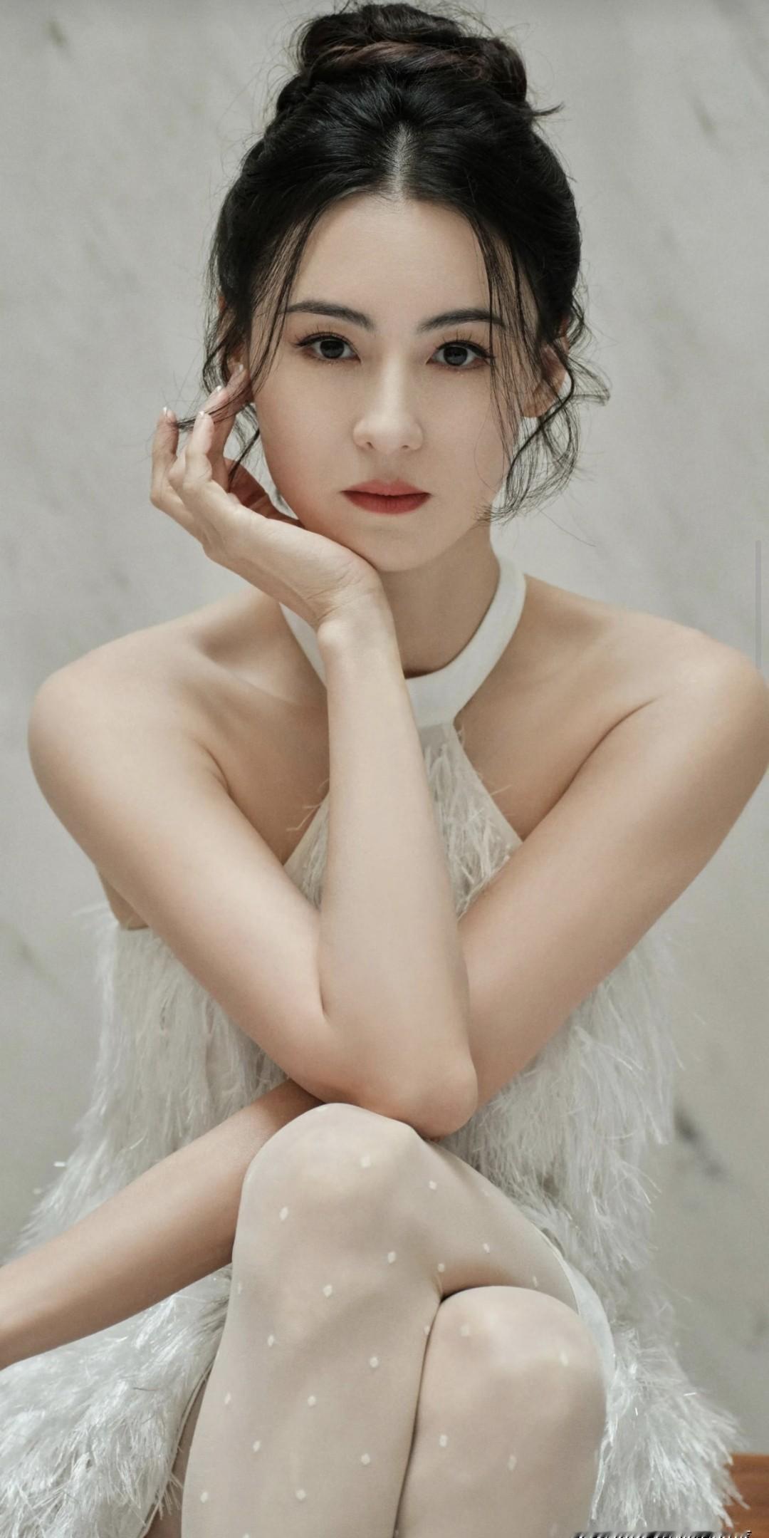 “不用复婚。”谢振轩一句否决，比他爸18年来所有解释加起来都有力。老港媒说