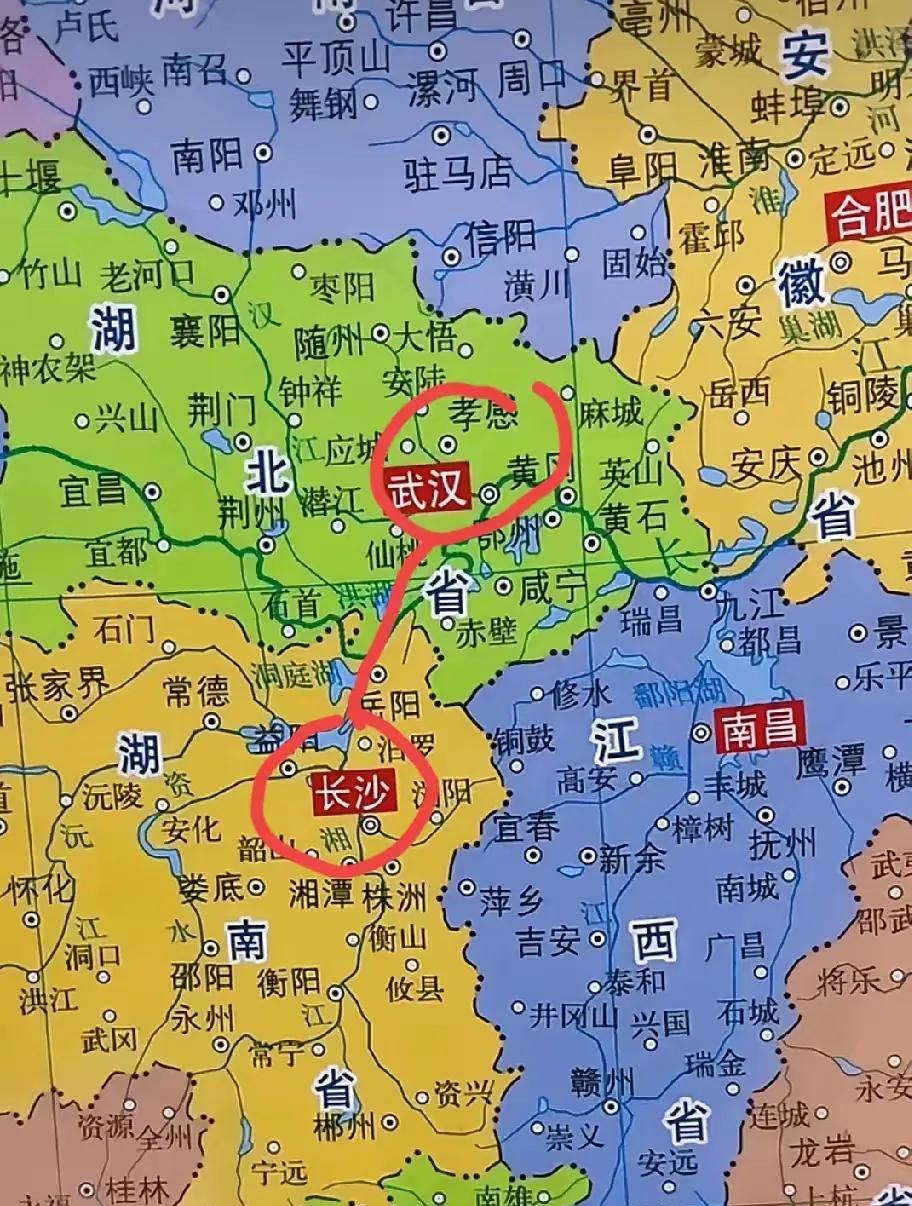 看地图，武汉与长沙，分别是湖北、湖南的省会，如两颗明珠闪耀在中部大地。历史长河