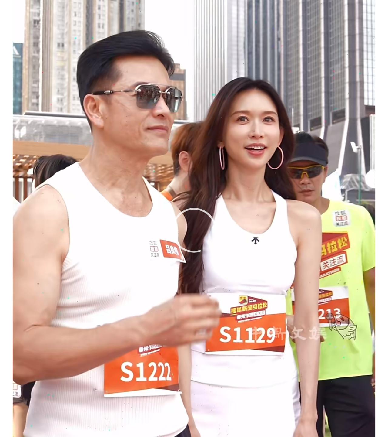 吕良伟都70了，在香港马拉松上还扎着马步秀肌肉，看得打工人一愣一愣的。反观咱们，