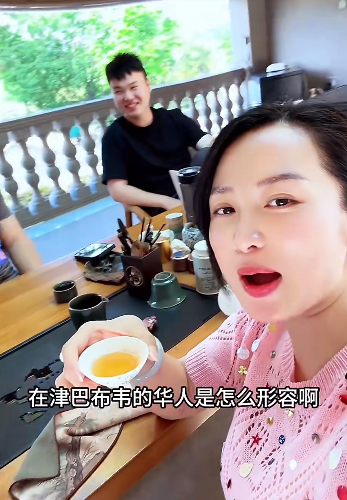 在非洲的中国人讲述如何被当地警察敲诈，只要开车出去，就容易被警察盯上，并且他们还