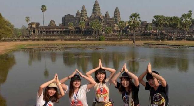 就在中国人谈柬埔寨色变的时候，柬埔寨突然宣布对持有中华人民共和国护照的公民（包括