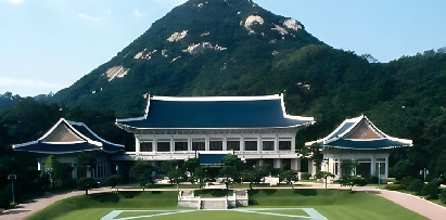 李在明不怕青瓦台魔咒。按照他的说法，现在的龙山总统府，存在窃听、警卫等安全问