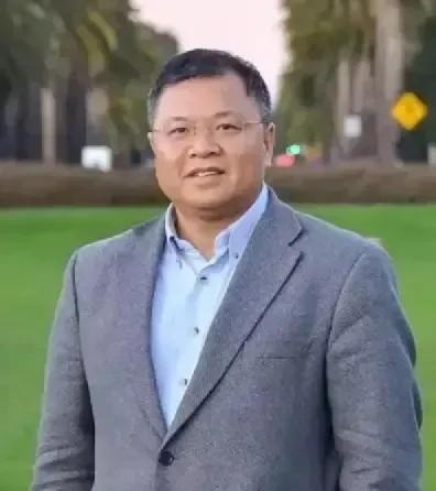 1996年，黄大年公费留学后加入英国籍，死也不愿回国，国人怒骂吃里扒外，他却不痛