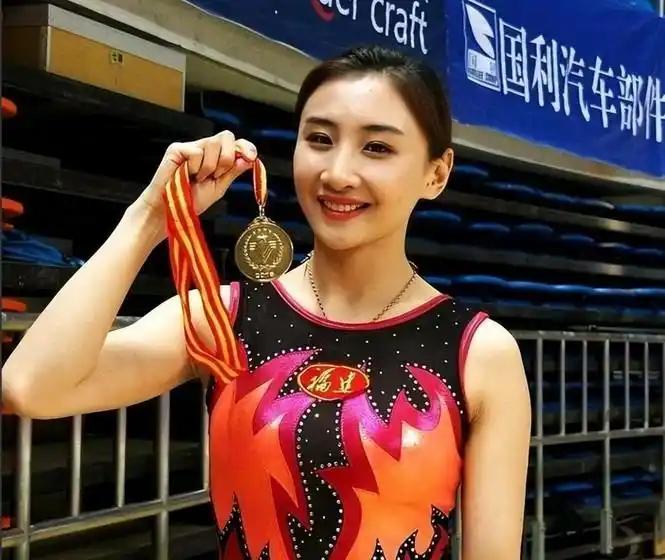 “退亲吧！”2019年，30岁的奥运冠军何雯娜怀胎五月，与38岁身家过亿的离异导