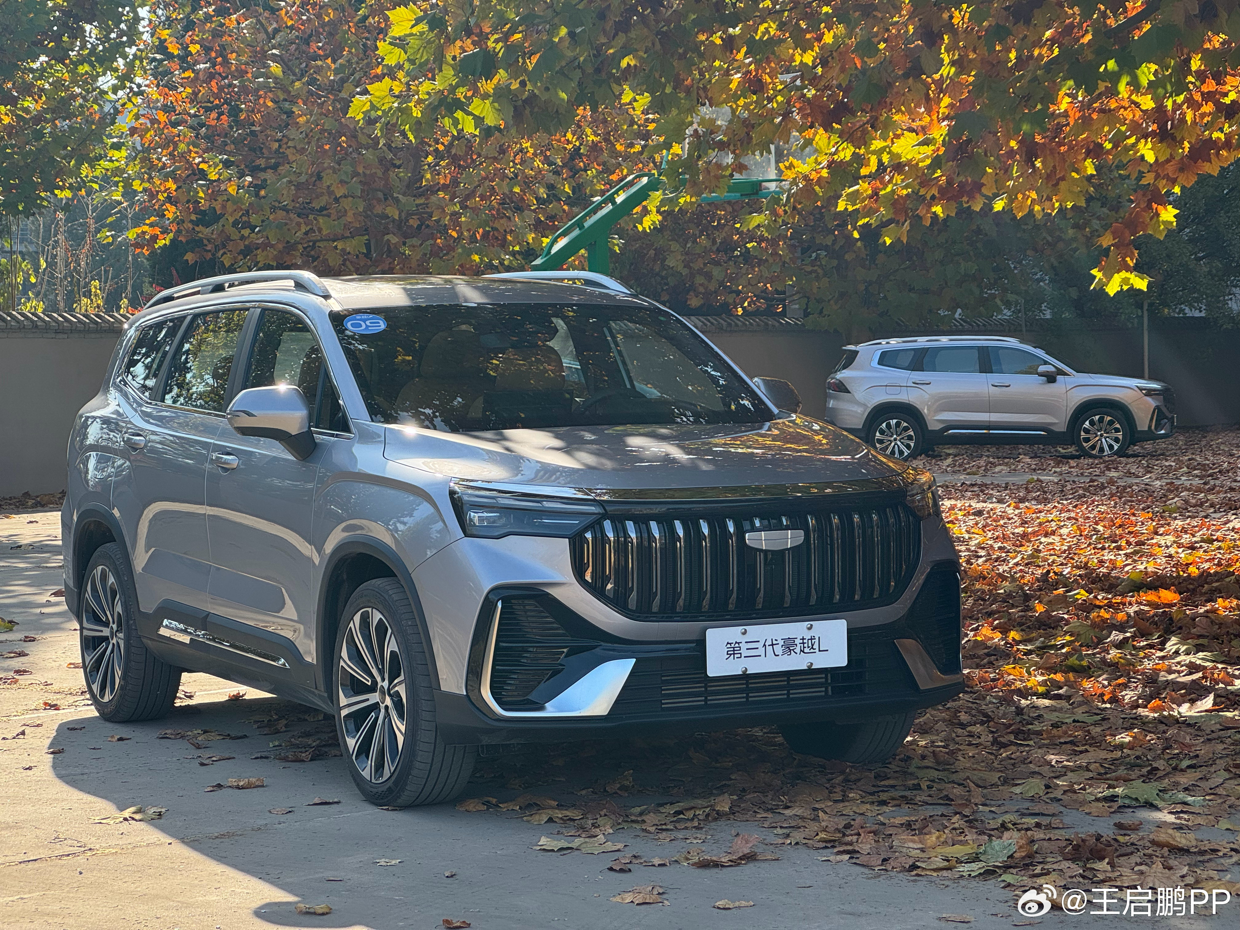 上个月，轩逸仍然卖了3万多，中国品牌卖的最好的燃油车是博越L，然后是星越L。燃油