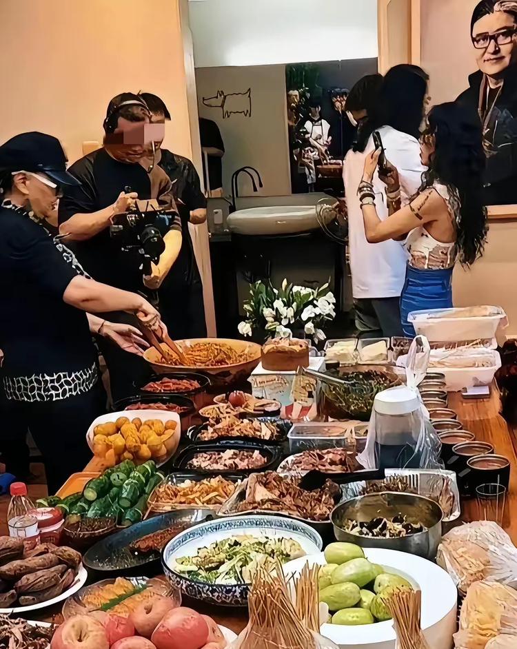 刘欢的宅子究竟能有多大？这处坐落在北京郊外的住所，是他2002年买下的德式小楼