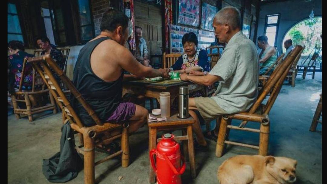 人啊，不管有钱没钱，到老了好像都逃不过痛苦？这话听着扎心，但我这63岁的经历，还