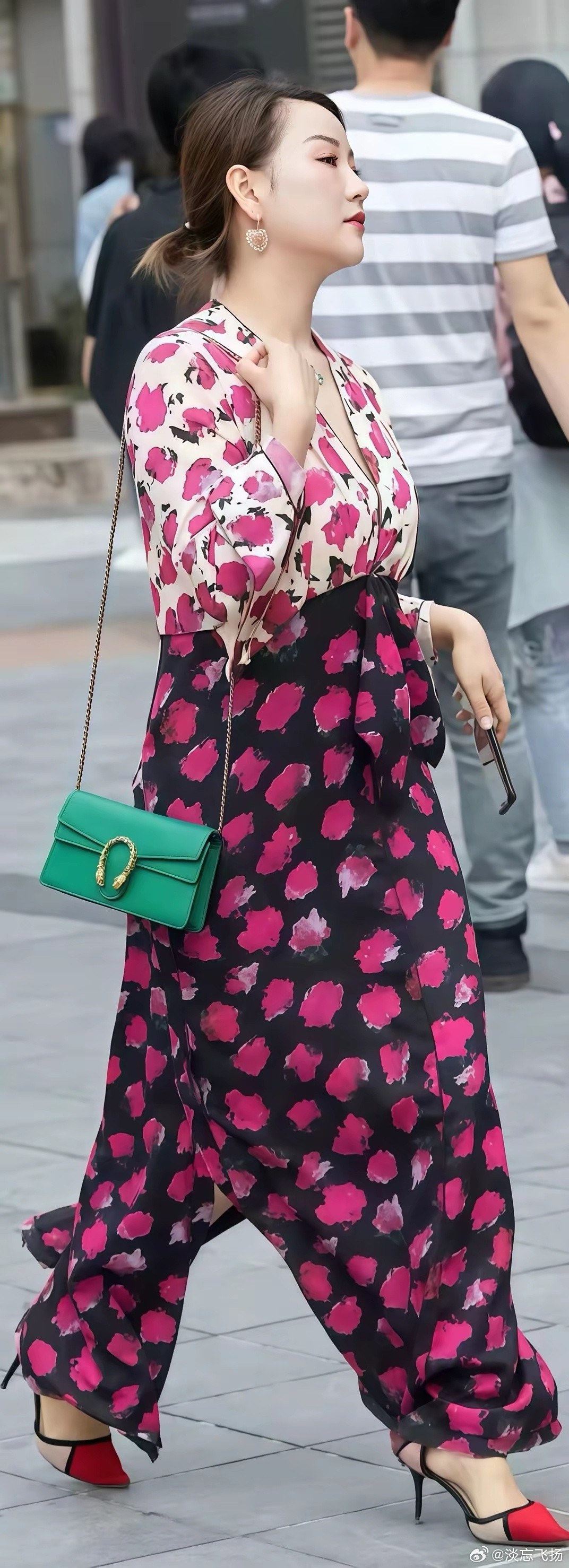 日常分享街拍美女街拍高挑靓丽的气质小姐姐美女热门美女时尚街拍