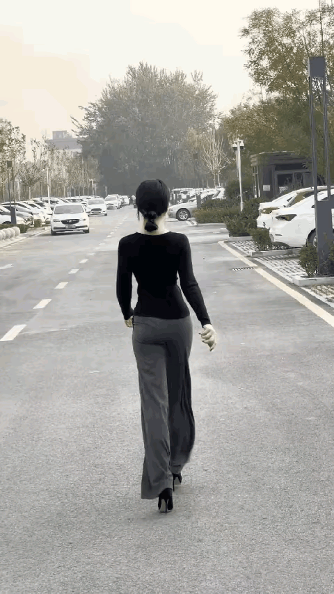 在网上看到了这么一件事，说两个半路结合的老人，开始时还过得不错，可过着过着就过不